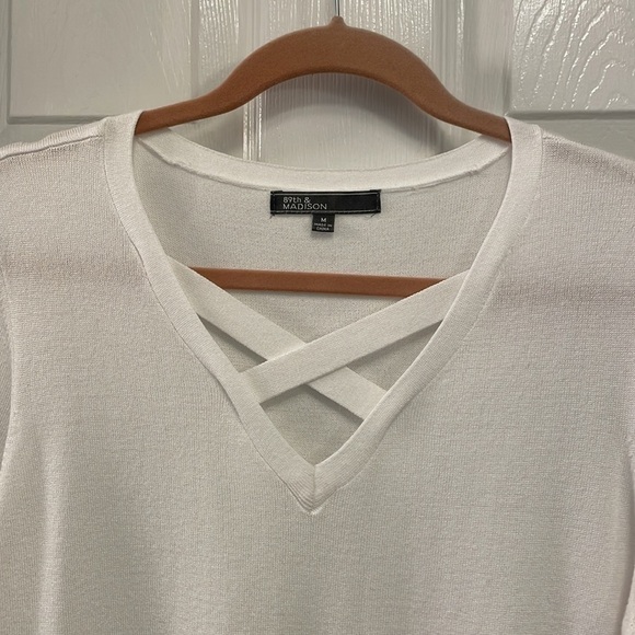 89th & Madison Size Medium Super Soft Sweater with 3/4 Sleeves and “x” detail - Picture 2 of 4